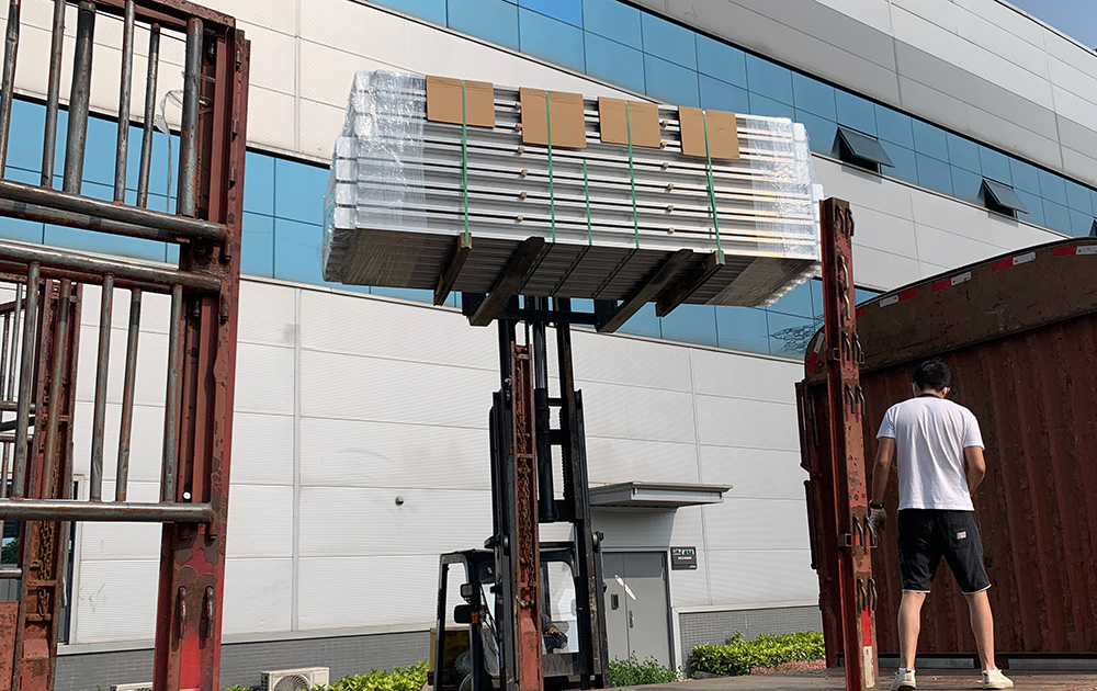 打包好的母线槽进行上车